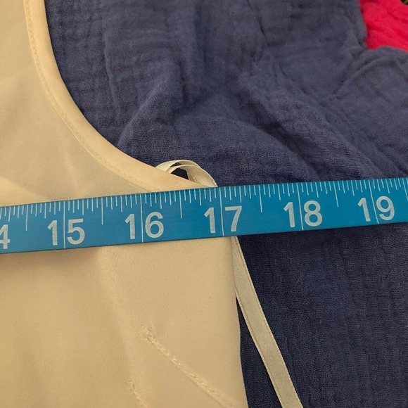 BCBG Tank Top Womens Sz M Ivory Sheer Chiffon V-Neck Gathered Back Sleeveless - Picture 9 of 10